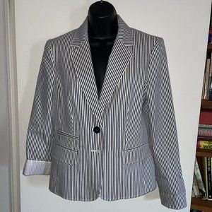 𝅺Nine West Pin Striped Blazer Size 8